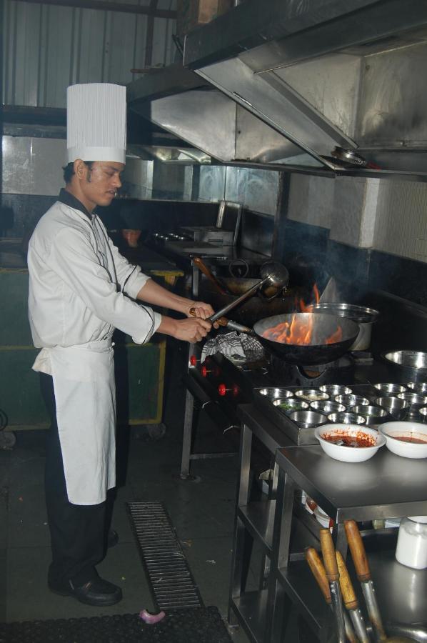 Hotel Aishwarya Residency Navi Mumbai Esterno foto